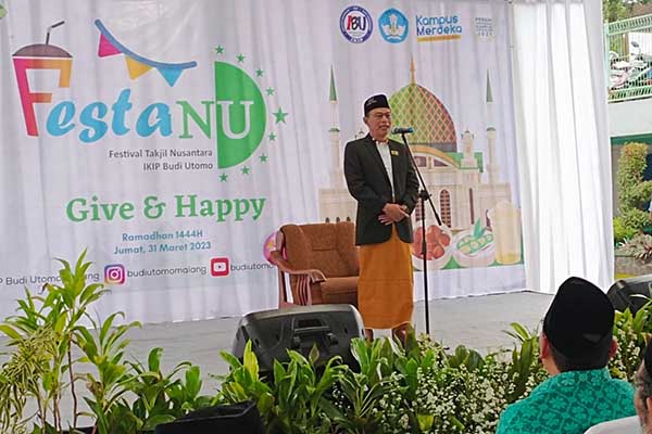 Rektor IKIP Budi Utomo, Assoc Prof Dr Nurcholis Sunuyeko MSi membuka Festa NU. (ist) - Festival Takjil Nusantara, dari IKIP Budi Utomo untuk Kebahagiaan Semua