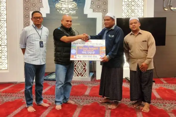 Berbagi Sembako kepada 8 panti asuhan & 2 panti werdha sebesar Rp200 juta. (rhd) - BRI Regional Malang Berbagi Bahagia Santuni Yatim Dhuafa Lansia Senilai Rp500 Juta