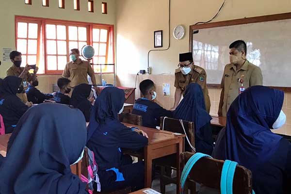 Suasana belajar mengajar di kelas bersama Wali Kota Malang, Sutiaji. (ist) - PPDB 2023/2024 SD-SMP Negeri Ada Kuota Peserta Didik Berkebutuhan Khusus