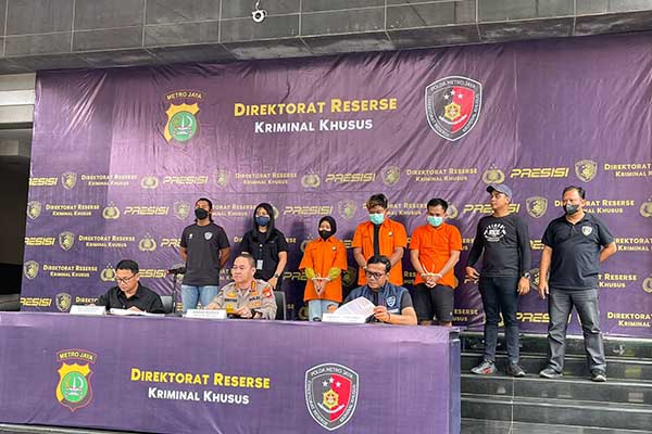 Tersangka kasus status WA polisi bawa pulang barbuk. (ist) - Kasus Status WA Polisi Bawa Pulang Barang Bukti, 3 Tersangka Diamankan
