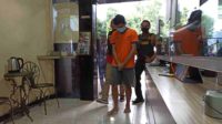 tersangka pencuri rokok di indomart