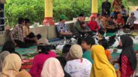 wakil bupati malang, didik gatot subroto saat berkumpul dengan masyarakat desa jatiguwi