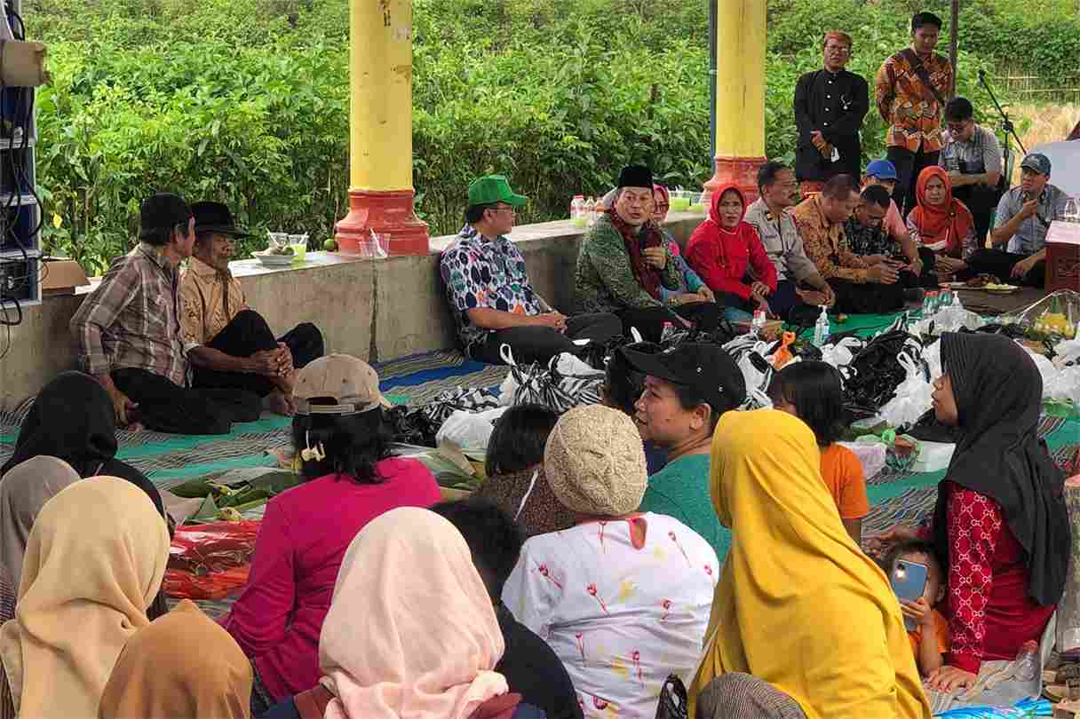 wakil bupati malang, didik gatot subroto saat berkumpul dengan masyarakat desa jatiguwi