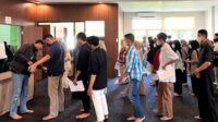 Antrian pemeriksaan peserta UTBK-SNBT UB sebelum masuk ruangan. (ist) - Tingkat Kehadiran UTBK-SNBT UB 97.4 Persen dari 21.960 Peserta