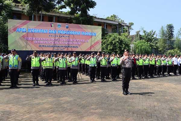 Apel Kesiapan dan Pergeseran Pasukan pengamanan Pilkades. (ist) - Polres Batu Siap Amankan Pilkades Serentak Gelombang 2