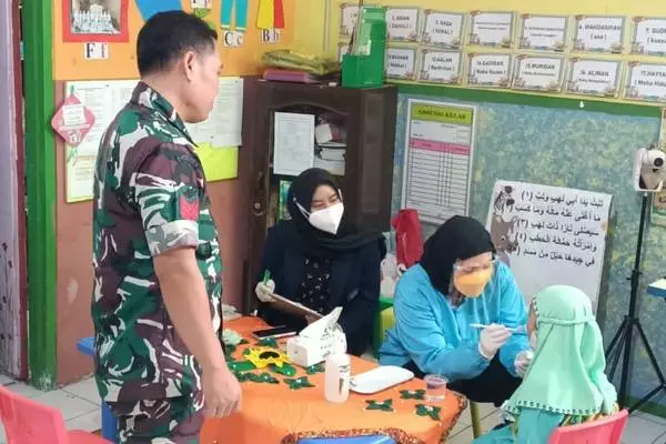 babinsa koramil kedungkandang dampingi pemeriksaan dan penyuluhan gigi rsub. (ist) - Babinsa Koramil Kedungkandang Dampingi Pemeriksaan dan Penyuluhan Gigi RSUB