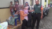 babinsa koramil sukun dampingi posyandu balita. (ist) - Babinsa Koramil Sukun Dampingi Posyandu Balita