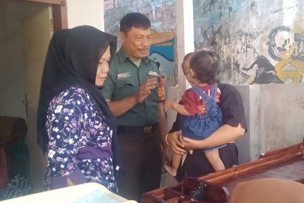 Babinsa Koramil Sukun dampingi posyandu cegah stunting. (ist) - Babinsa Koramil Sukun Dampingi Posyandu Cegah Stunting
