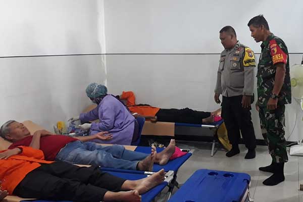 Babinsa Tasikmadu pantau donor darah  Majelis Tafsir Al Qur'an. (ist) - Babinsa Tasikmadu Pantau Donor Darah Majelis Tafsir Al Qur'an