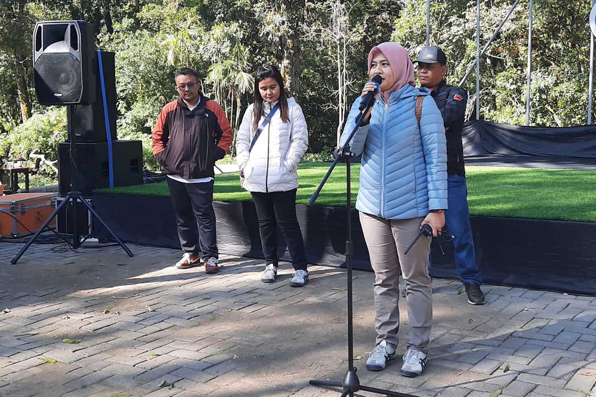 Briefing peserta oleh Kasi P2P UPT. Tahura Raden Soeryo. (dik) - 89 Peserta Domestik dan Mancanegara Semarakkan International Hiking Mount Arjuna 2023