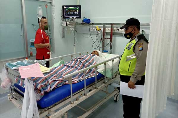 DJ saat dirawat di rumah sakit. (ist) - Warga Tumpang Ditemukan Tetangganya Bersimbah Darah Seusai Dibacok