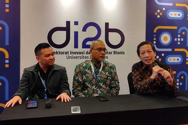 Direktur Di2B UB, Wakil Rektor V dan BRIN, menjawab pertanyaan awak media. (rhd) - Di2B UB Gandeng BRIN, Hilirisasi Hasil Riset dengan Dunia Industri