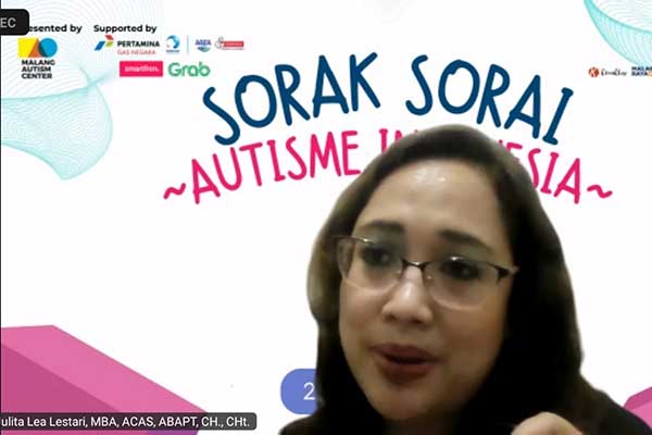Dr (Cand) dr Julita Lea Lestari MBA ACAS ABAPT CH CHt, menyampaikan materi secara daring. (rhd) - Begini Tahapan Awal Penanganan Biomedis Anak Autism Spectrum Disorder