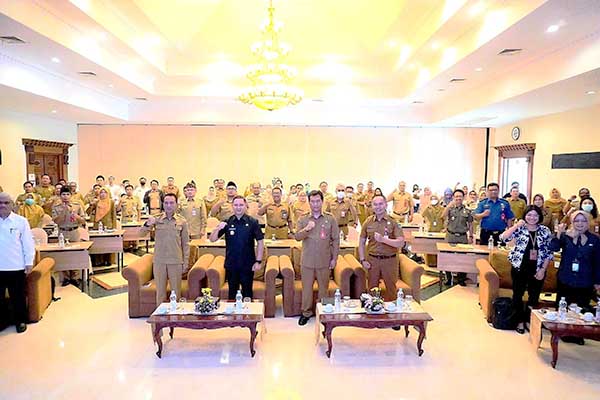 Foto bersama di sela kegiatan FGD KLHS. (ist) - KLHS Bantu Pemkot Batu Pastikan Rencana Pembangunan Daerah Ramah Lingkungan dan Sosial