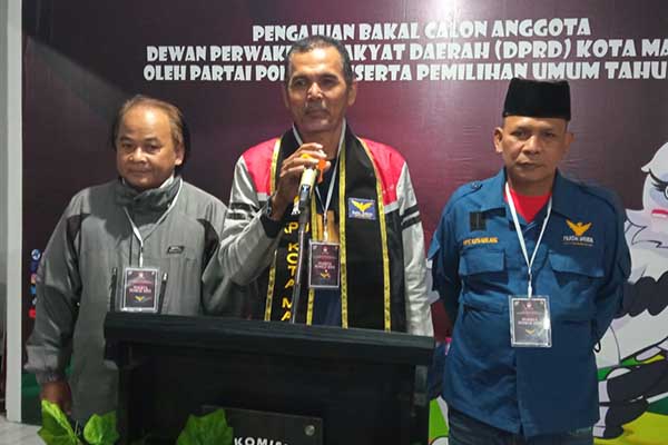 Gagal, berkas pengajuan bacaleg Partai Gelora Indonesia dikembalikan KPU Kota Malang. (jup) - Hingga Deadline, Dua Partai Gagal Ajukan Nama Bacaleg di KPU Kota Malang
