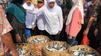 gubernur khofifah indar parawansa bersama nelayan jatim