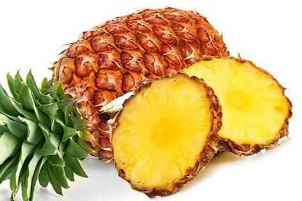 Ilustrasi buah nanas dan bromelain. (ist) - FKUB Tanggapi Viral 'Nanas 10.000 Kali Lebih Kuat Dari Khemoterapi'