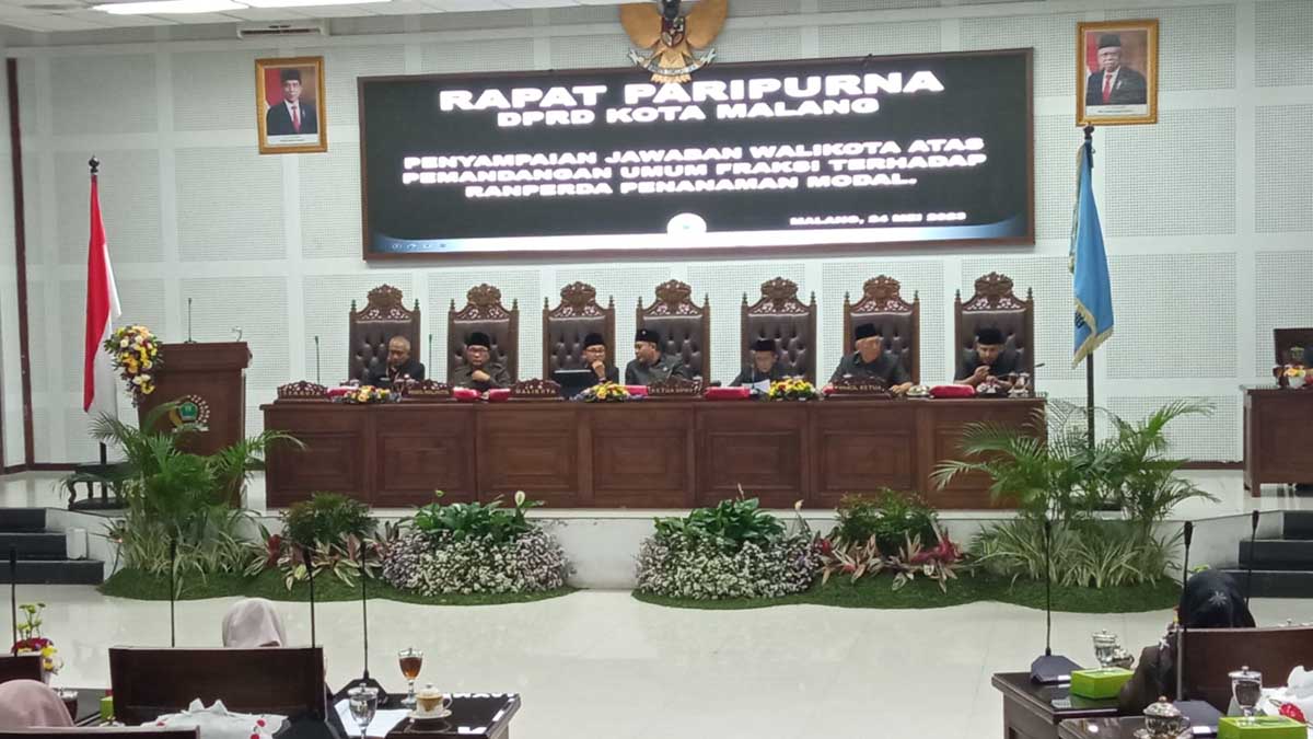 Jajaran Forkopimda Pemkot Malang turut hadir dalam Paripurna DPRD Kota Malang. (jup) - Jajaran Forkopimda Pemkot Malang turut hadir dalam Paripurna DPRD Kota Malang. (jup) - Wali Kota Malang Berikan Jawaban Ranperda Penanaman Modal Kepada DPRD