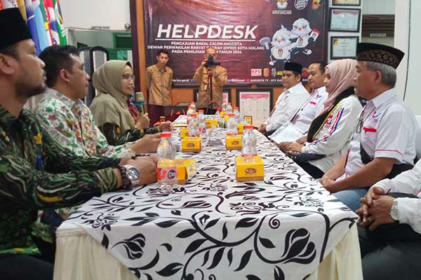 KPU Kota Malang menerima pendaftaran yang diajukan Partai Perindo. (jup) - Perindo Hanya Daftarkan 37 Bacaleg untuk Target 5 Kursi