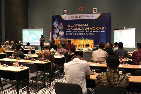 Kegiatan Pelatihan Konsultan Vokasi yang diselenggarakan Kadin Jatim dan Kadin Batu - Kadin Batu Tingkatkan Kompetensi Konsultan Lewat Pelatihan