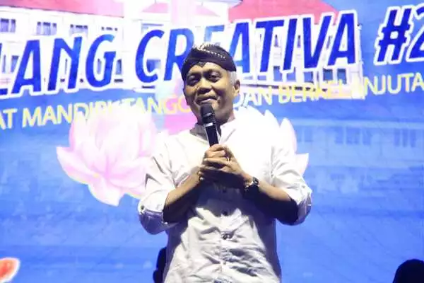 kepala disporapar kota malang, baihaqi, saat membuka acara. (jup) - Malang Creativa 2, Lomba Tradisional Hingga Lampion Hiasi Alun-Alun Tugu Kota Malang