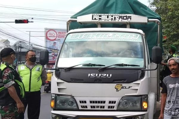 Kodim 0833 perketat pos pam PMK di sejumlah titik. (ist) - Jelang Idul Kurban, Kodim 0833 Perketat Pos Pam PMK di Sejumlah Titik