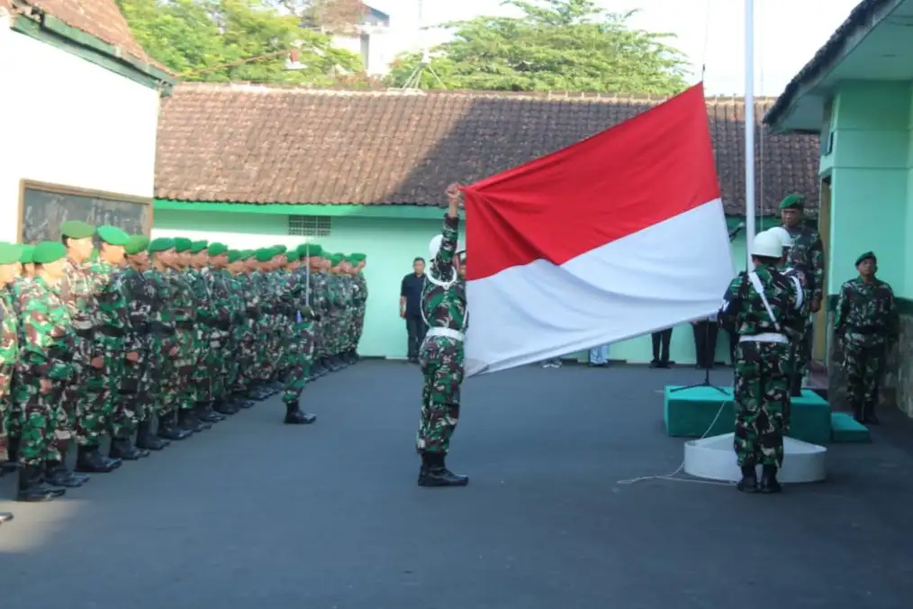 Kodim 0833 upacara peringatan Hari Kebangkitan Nasional ke-115. (ist) - Kodim 0833 Upacara Peringatan Hari Kebangkitan Nasional ke-115