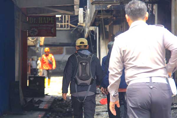 Kondisi Mal Malang Plasa saat dilakukan pemeriksaan oleh Tim Labfor Polda Jatim. (jup) - Tim Labfor Polda Periksa Malang Plasa, 144 Stan Laporkan Kerugian