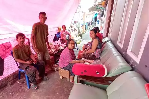 kondisi warga di sekitaran lokasi longsoran. (jup) - Hanya 12 KK Korban Longsor yang Direlokasi