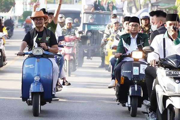 Konvoi PKB saat melintas di jantung kota selatan Monumen Arek Lancor. (udi) - Usai Setor Nama Bacaleg ke KPU, PKB Pamekasan Konvoi di Area Kota