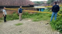 lokasi pesta miras yang telah dipasang garis polisi. (ist) - Dua Warga Ngijo Tewas dan Dua Lainnya Kritis Usai Tenggak Miras