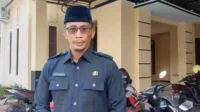 mantan kepala dlh pamekasan, amin jabir. (luq) - Mantan Kepala DLH Pamekasan: Butuh Satu Triliun intuk Perbaikan Jalan yang Menjadi Kewenangan PU