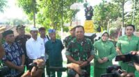 Pangdam Brawijaya saat kunjungan kerja ke Yonarmed 8/105 Tarik Jember - Mayjen Farid Makruf Pantau Fasilitas dan Kesiapan Prajurit Yonarmed 8/105 Tarik