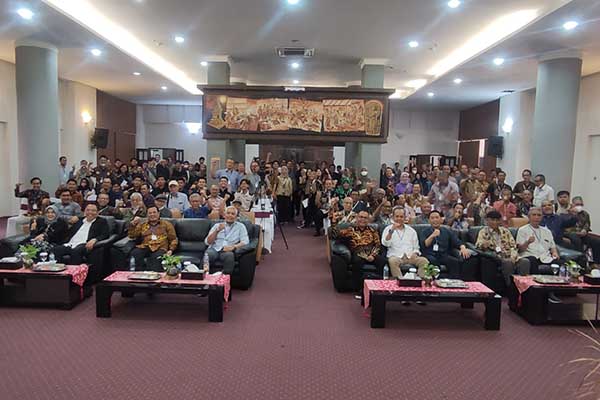 Para alumni FT UB hadir dalam Alumni Gathering. (rhd) - Rangkaian Dies Natalis ke-60, FT UB Libatkan Alumni Kembangkan Kampus