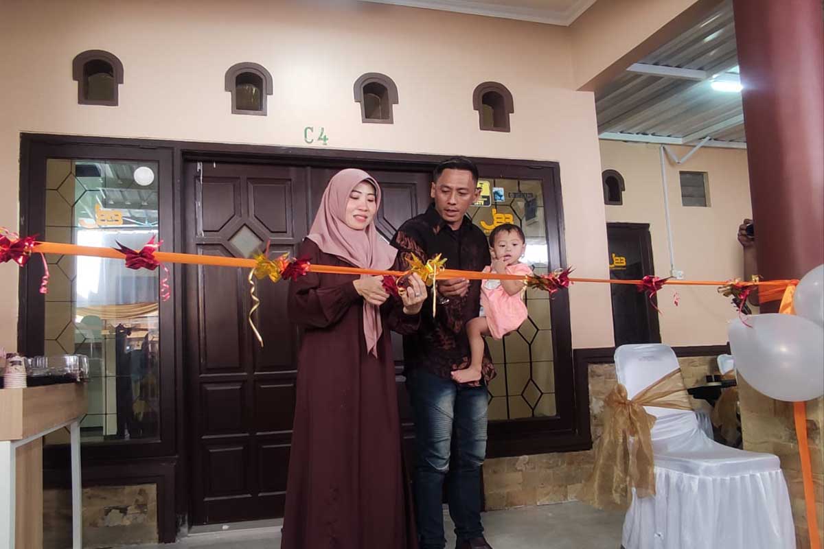 Pemotongan pita peresmian kantor manajemen artis J83 Entertainment. (rhd) - J83 Entertainment Dirikan Kantor Manajemen Artis, Siap Orbitkan Hingga Nasional