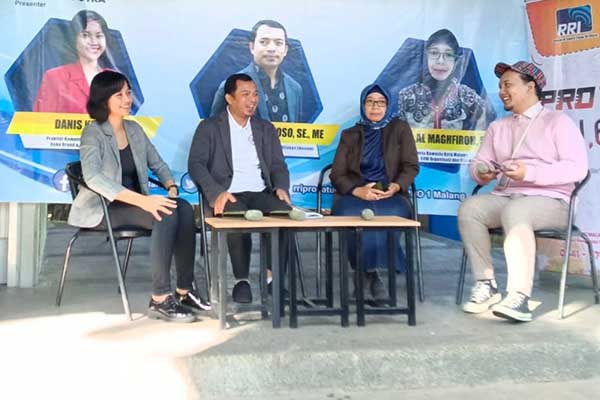Peneliti Senior PPKE FEB UB, Joko Budi Santoso SE ME, dalam sebuah talkshow seputar Pemilu dan Ekonomi. (ist) - Ini Kata Peneliti Senior Seputar Dampak Pemilu 2024 pada Perekonomian Indonesia