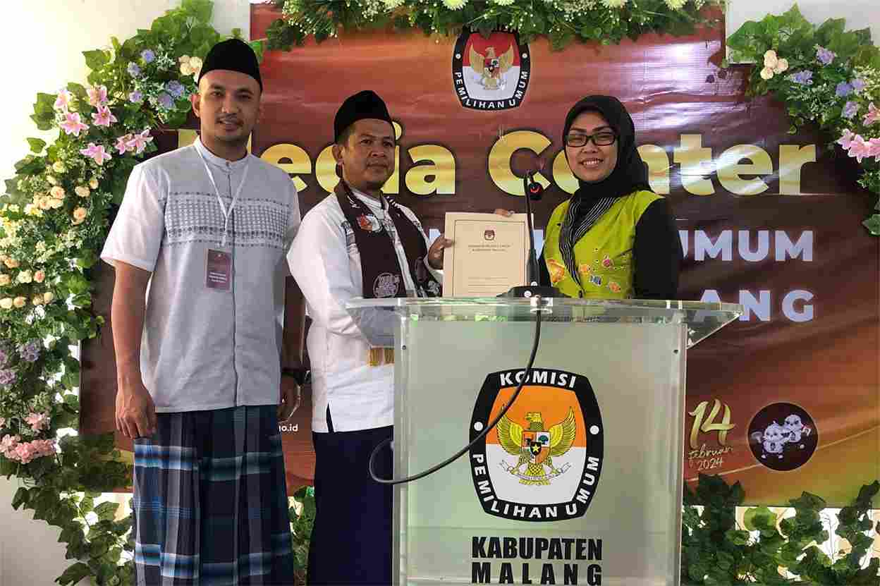 penyerahan bukti pendaftaran bacaleg pan kabupaten malang (wul)