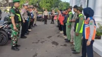 personel kodim 0833 turut pos pam pelayanan ketupat semeru 2023. (ist) - Kodim 0833 Turut Pos Pam Pelayanan Ketupat Semeru 2023