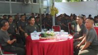 Pimpinan dan anggota Kodim 0833 mengikuti Jumat Berkah. (ist) - Pererat Hubungan Pimpinan dan Anggota, Kodim 0833 Gelar Jumat Berkah