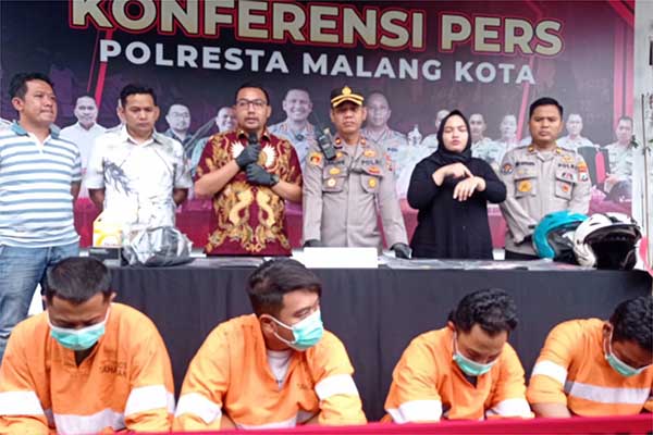 Pres rilis ke-4 tersangka Curanmor. (ist) - Komplotan Curanmor di 16 TKP se-Malang Raya Berhasil Diringkus