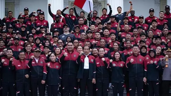 presiden jokowi bersama kontingen sea games 2023. (ist) - Jokowi Jamin Bakal Ada Bonus Untuk Peraih Medali SEA Games 2023