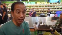 Presiden Jokowi 'pesta durian' usai kemenangan Timnas U22 di SEA Games 2023. (ist) - Presiden Jokowi Rayakan Kemenangan Timnas di SEA Games 2023 dengan Pesta Durian