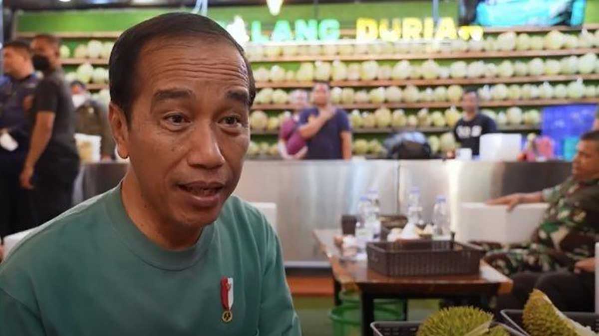 Presiden Jokowi 'pesta durian' usai kemenangan Timnas U22 di SEA Games 2023. (ist) - Presiden Jokowi Rayakan Kemenangan Timnas di SEA Games 2023 dengan Pesta Durian