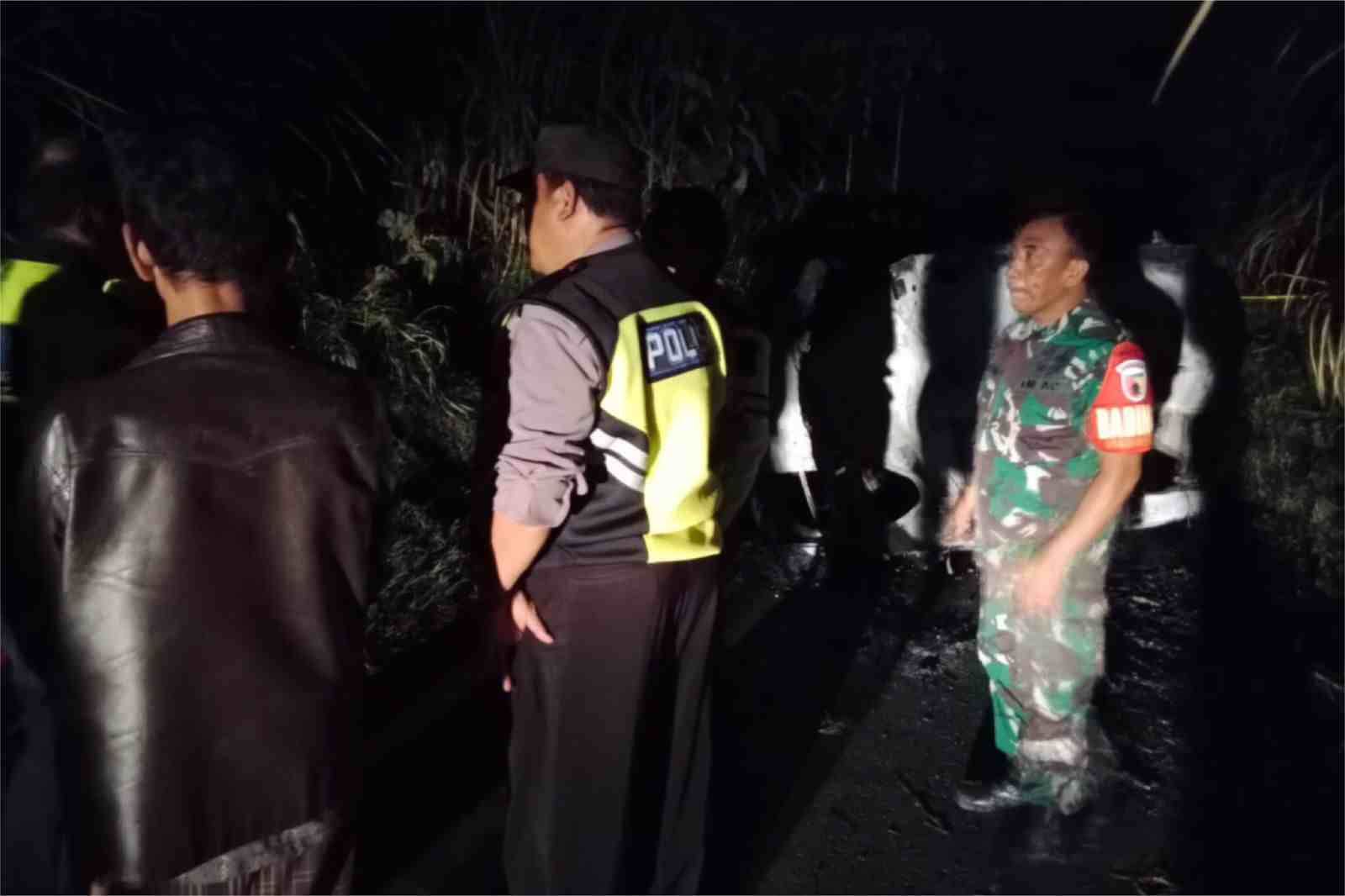 proses evakuasi terhadap korban dan kendaraan