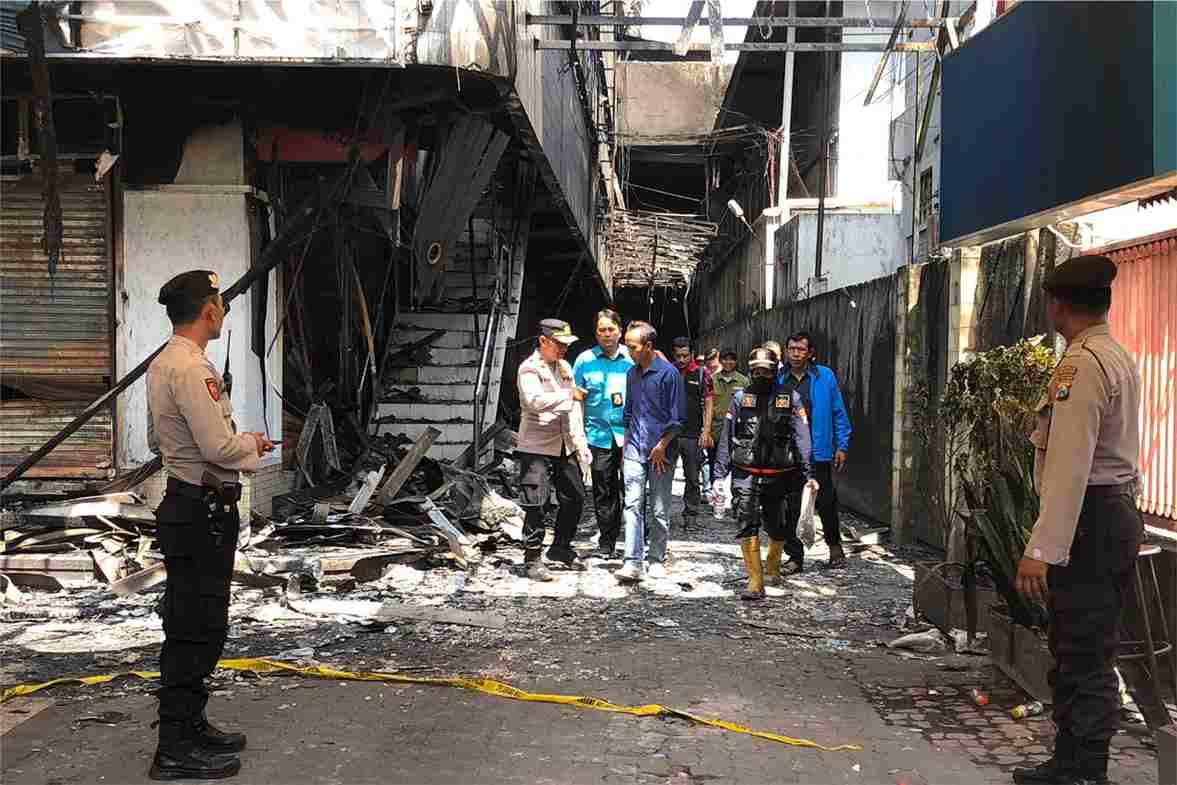 proses identifikasi oleh tim labfor polda jatim di gedung malang plaza 11zon