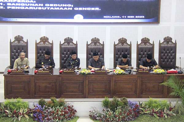 Rapat paripurna membahas dua ranperda di Gedung DPRD Kota Malang. (jup) - Rapat Paripurna Kota Malang Bahas Ranperda PUG dan Bangunan Gedung