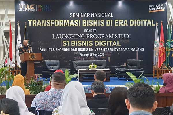 Rektor UWG Malang, Dr Agus Tugas Sudjianto ST MT, memberikan sambutan. (rhd) - Universitas Widyagama Launching Prodi S1 Bisnis Digital
