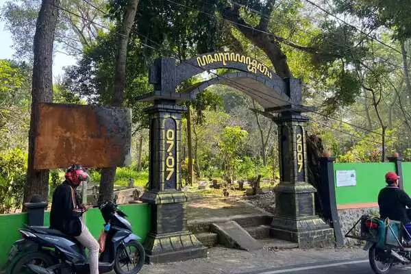 Salah satu areal TPU di kawasan Kota Malang. (jup) - Urgensi Perluasan Lahan Makam Kota Malang Terhambat Anggaran