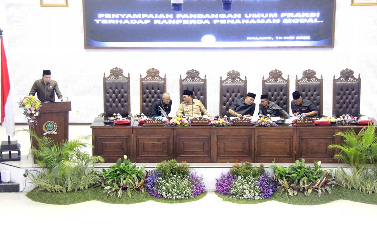 Salah satu fraksi menyampaikan pandangan umum terkait Ranperda Penanaman Modal. (jup) - Kebut Ranperda Penanaman Modal Demi Lindungi UMKM dan Tarik Investor