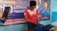 samhari saat konfrensi pers bersama wartawan. (udi) - Jual Beli Nomor Urut Bacaleg di Partai Demokrat, Ketua BPJK Demokrat Nyatakan Mundur dari Pengurus